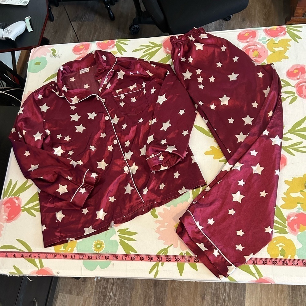 SWOMOG Intimates & Sleepwear | Satin
Pajama set long sleeve size small